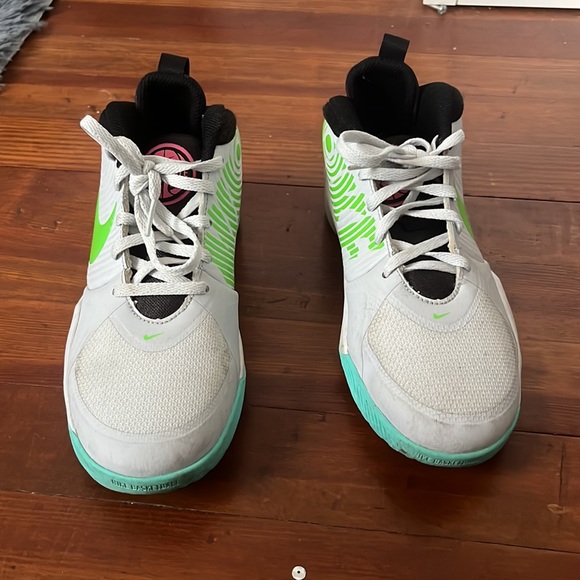 Nike boys team hustle AQ4224-005 basketball shoes - Picture 2 of 4